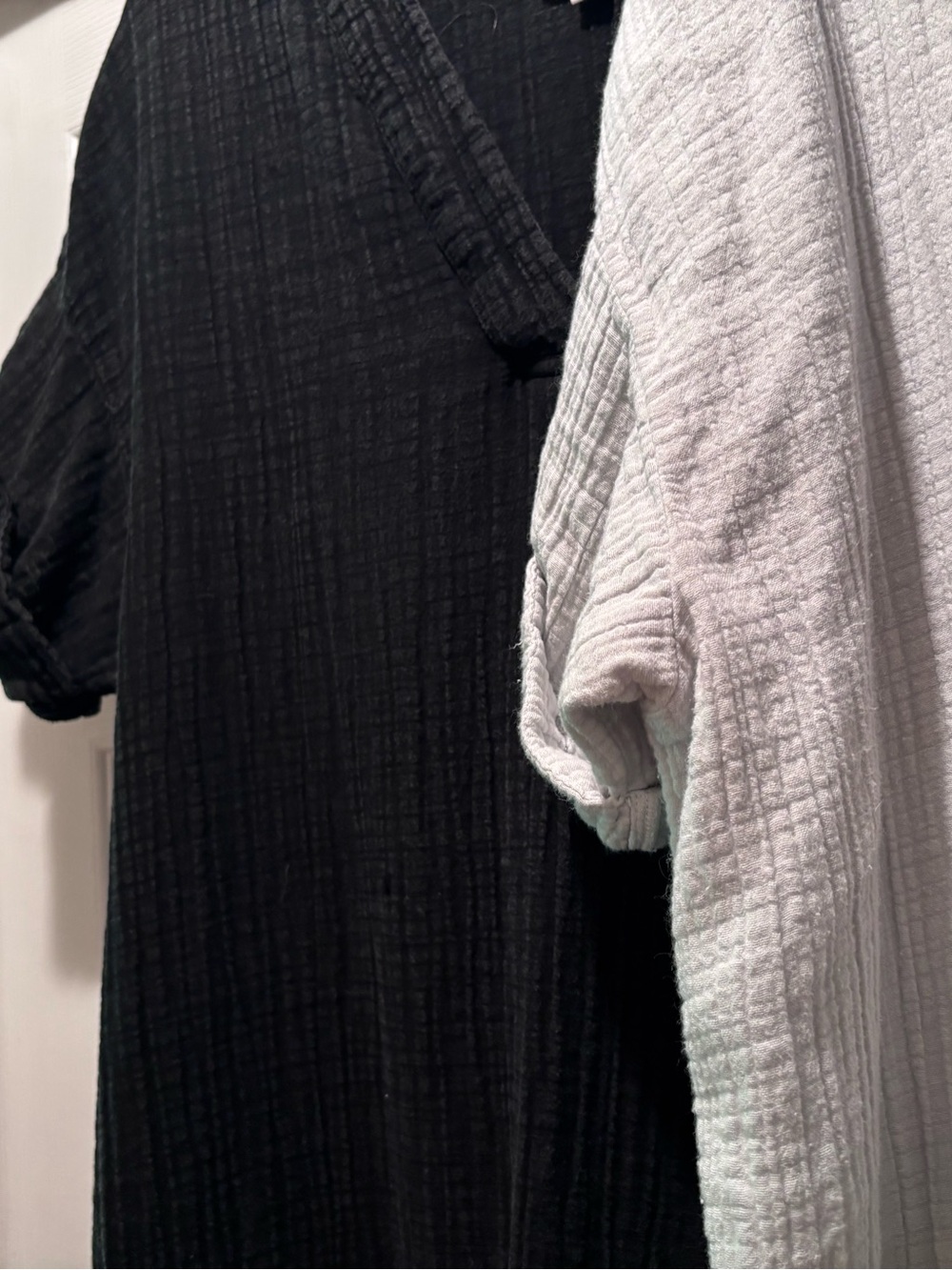 Lot of 2 Wonderly Short Sleeve V-Neck Waffle Knit Dresses - Picture 5 of 5